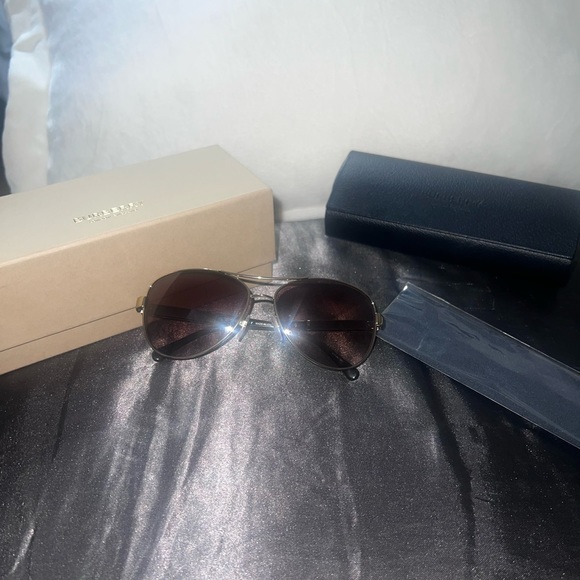 Brand New Burberry aviator sunglasses - Picture 2 of 5
